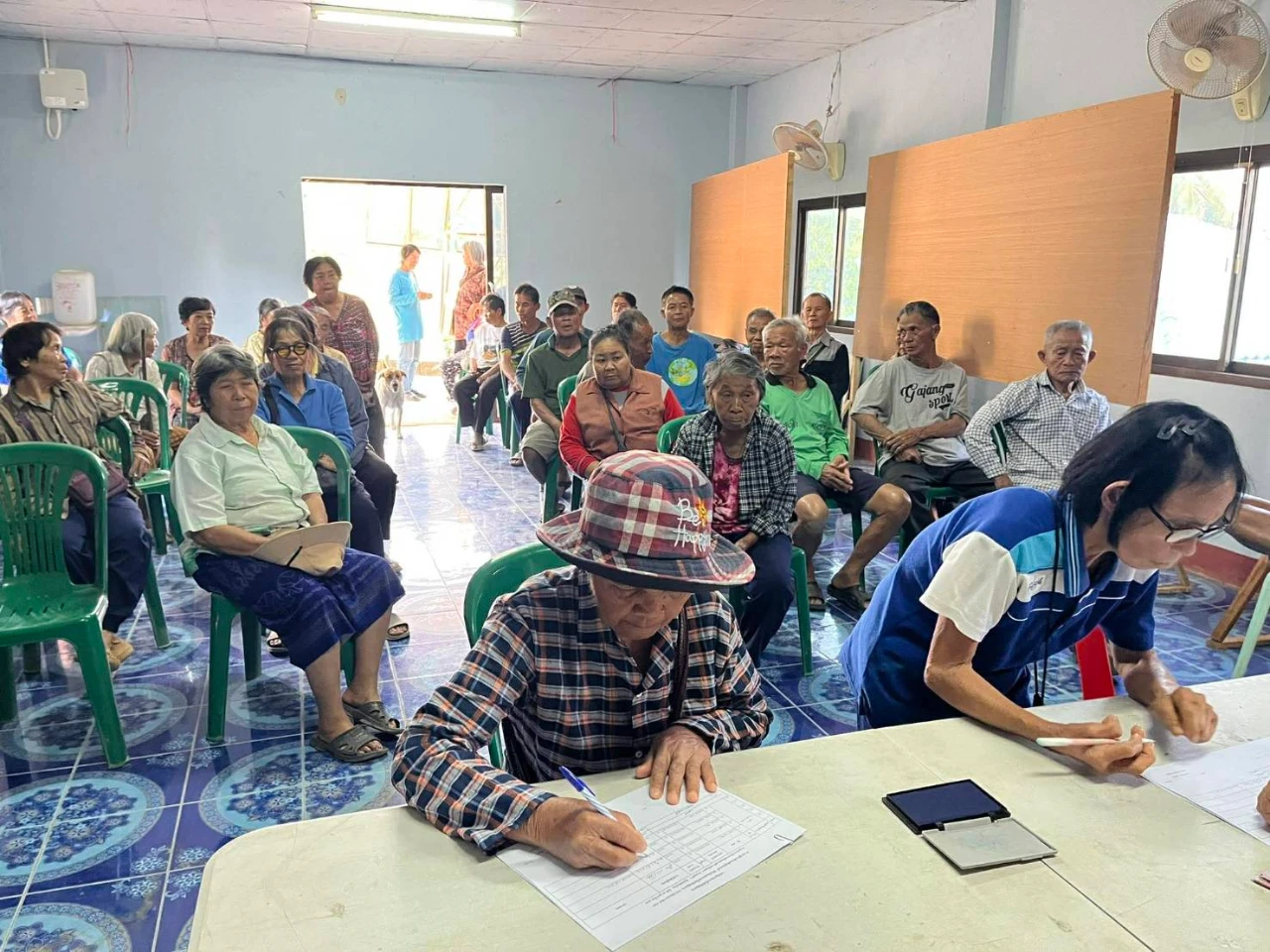 เทศบาลตำบลเขื่อนผากบริการจ่ายเบี้ยยังชีพผู้สูงอายุ คนพิการ และ ผู้ป่วยเอดส์ ประจำเดือน กุมภาพันธ์ พ.ศ.2569