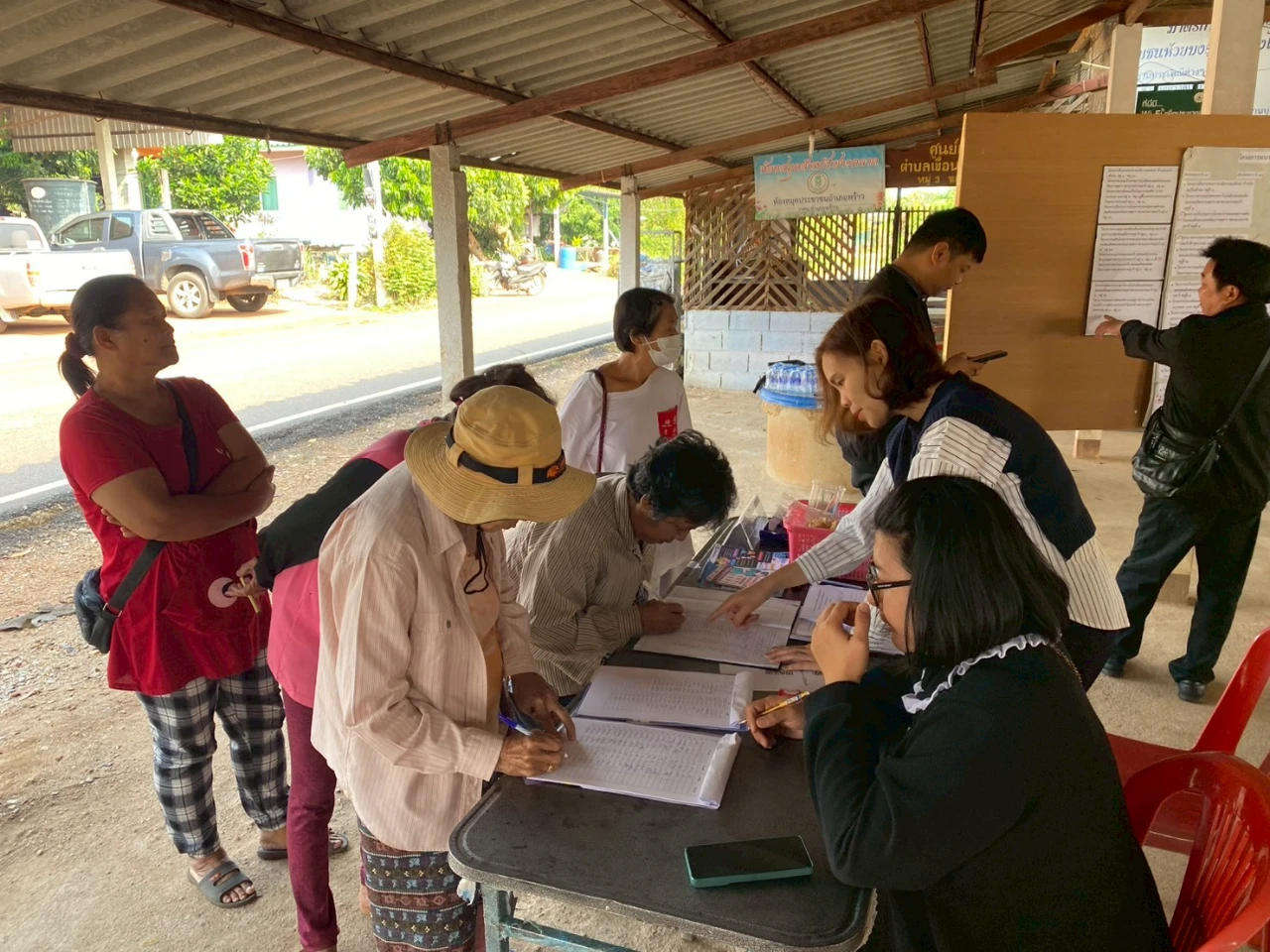 โครงการประชุมประชาคมเพื่อทบทวน เพิ่มเติม เปลี่ยนแปลงแผนพัฒนาท้องถิ่น