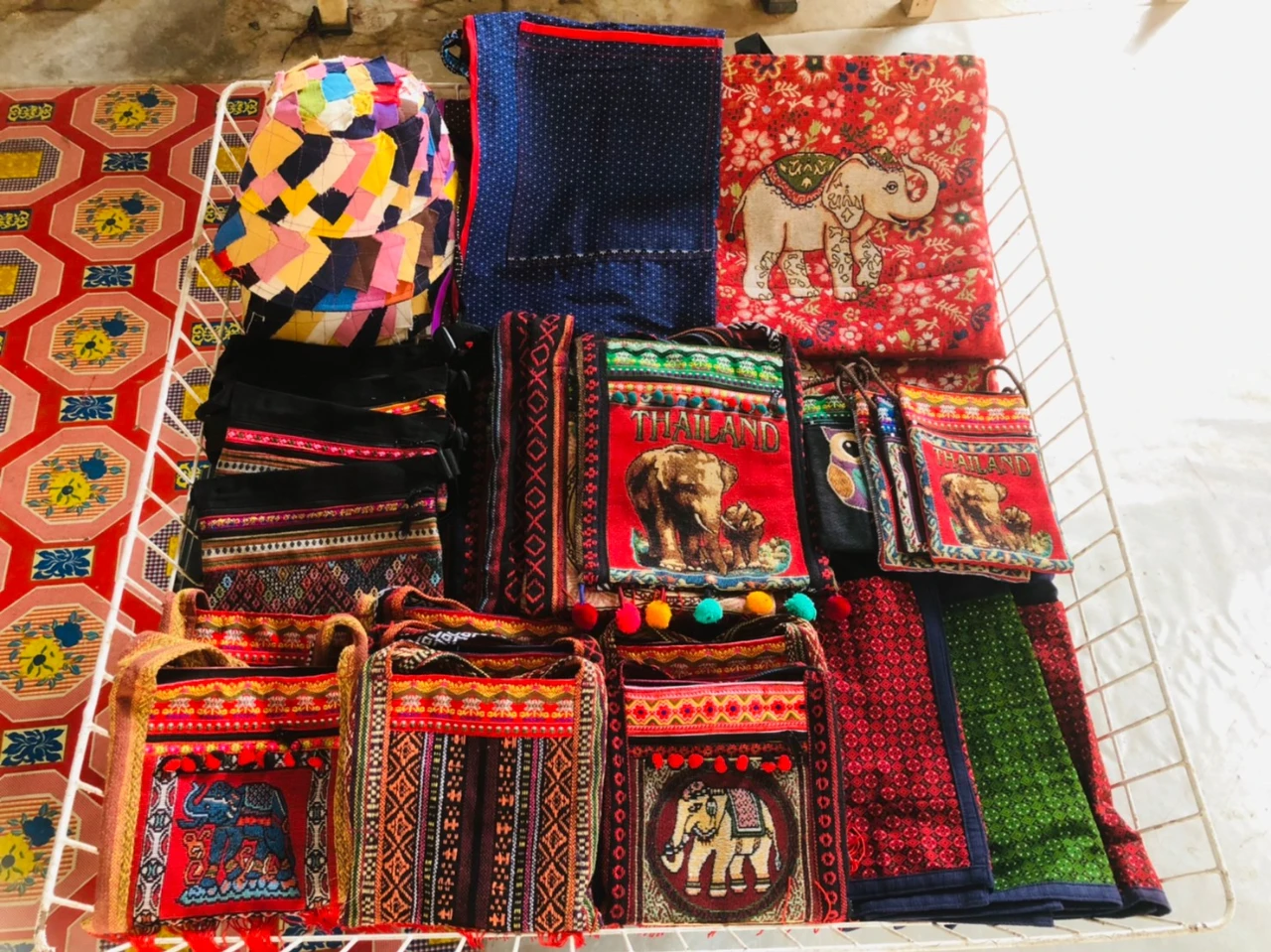 ของดีเขื่อนผาก ช้อปง่าย อร่อย ใช้ดี มีครบจบที่เดียว! คัดสรรสินค้าอร่อยและงานฝีมือคุณภาพจากชุมชน ใส่ใจทุกขั้นตอน เพื่อส่งตรงถึงมือคุณ